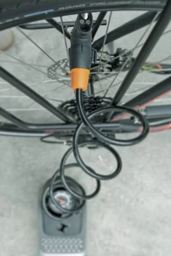 SKS Airstep Fußpumpe Für E-Bikes -Fahrradersatzteile sks airstep fusspumpe im einatz 1