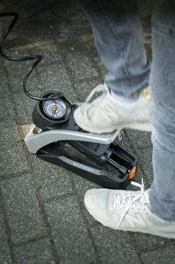 SKS Airstep Fußpumpe Für E-Bikes -Fahrradersatzteile sks airstep fusspumpe im einatz 2